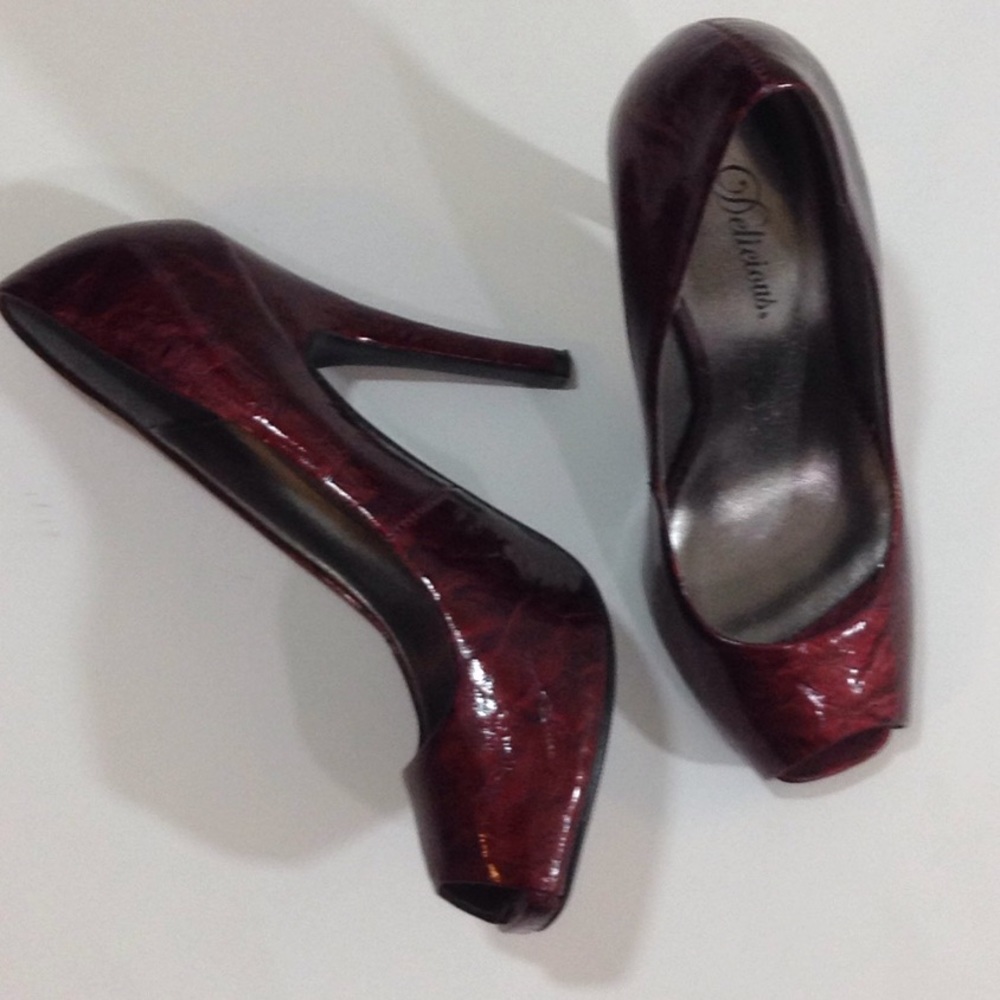 Delicious burgundy peep toe shoes